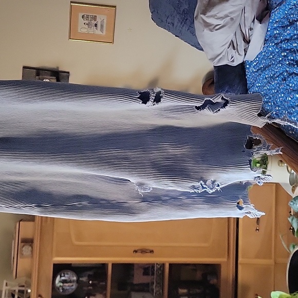 Distressed, bodycon dress - Picture 3 of 3